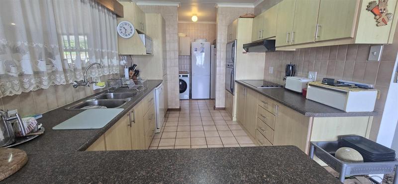 4 Bedroom Property for Sale in Outeniqua Strand Western Cape